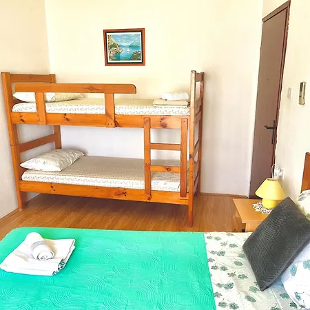Happy In The Centre Of - Ugljan Island Apartment Kukljica