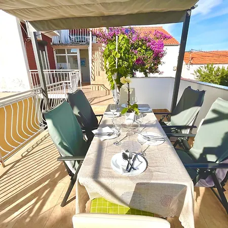 Apartment Happy In The Centre Of - Ugljan Island