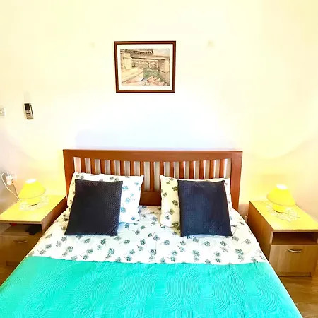 Happy In The Centre Of - Ugljan Island Apartment *